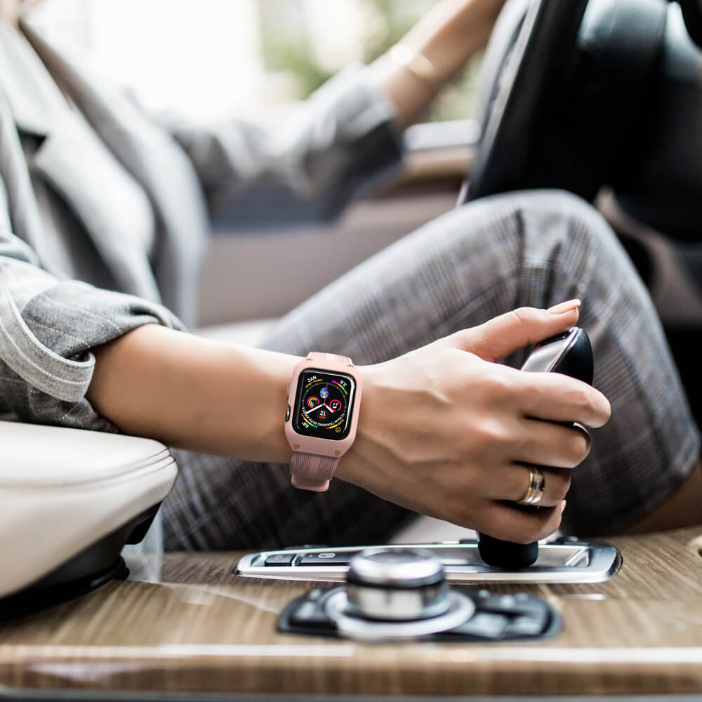 Beskytt din 44mm smartklokke med denne støtsikre silikonremmen og dekselet. Enkel å montere.