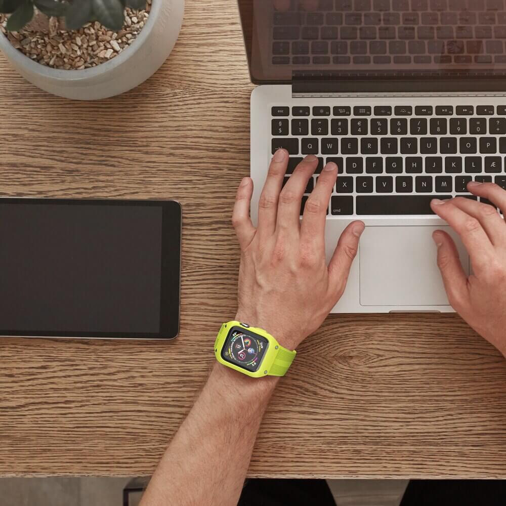 Forlenk levetiden til din smartklokke 44mm med solid silikonrem og deksel. Unisex design.