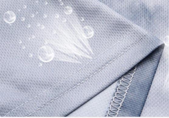 Motebevisst unisex t-skjorte med rund hals og dynamisk 3D-effekt. Et must for en aktiv livsstil.