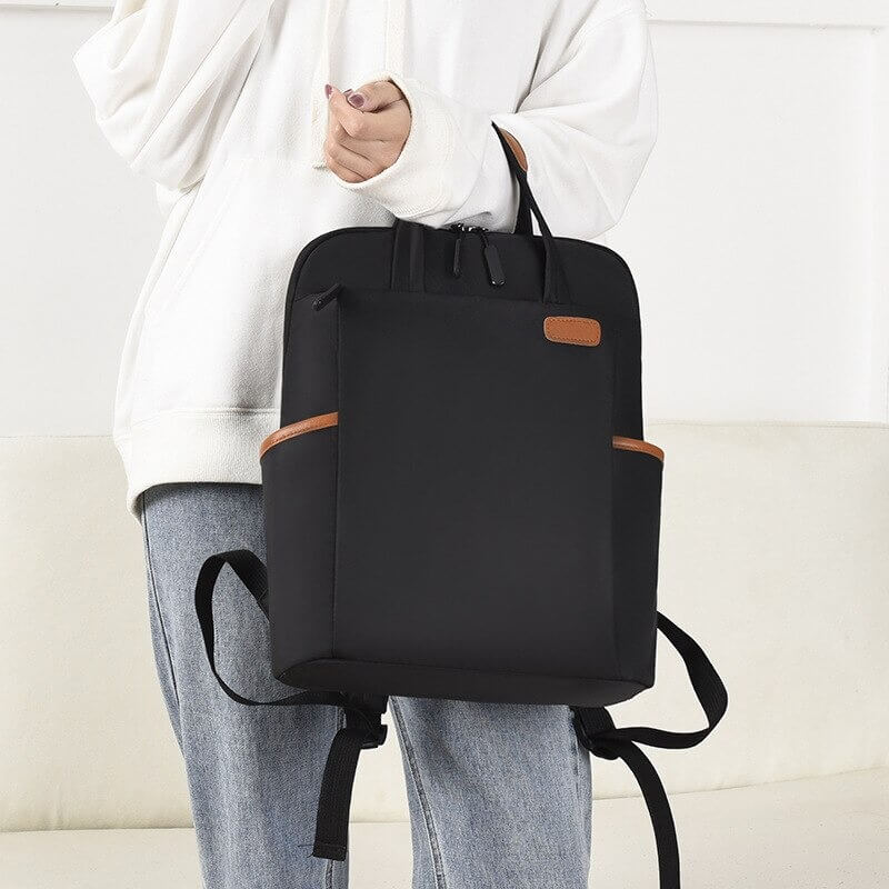Multifunksjonell reisesekk, unisex, med pustende ryggpanel og justerbare stropper for komfort.