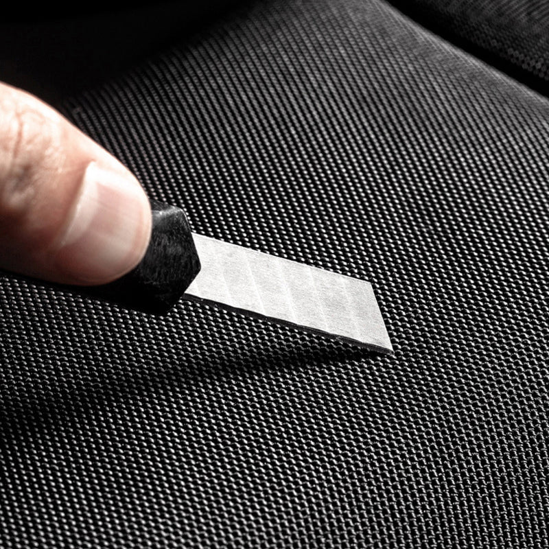 Reisevennlig unisex ryggsekk med USB-lading og skjulte glidelåser for sikker oppbevaring.
