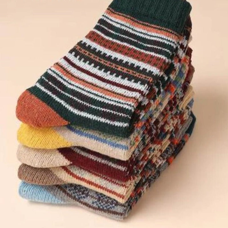 Varme, pustende unisex vinter sokker med stilige mønstre. Perfekte for fritid, tur og vinteraktiviteter.