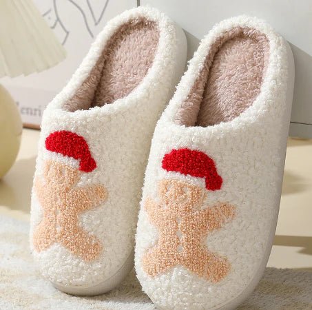 Ovenfra-bilde av varme unisex vintertøfler med detaljert juletre-motiv. Myke, sklisikre hustøfler.