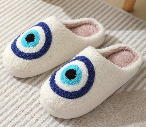 Et par unisex vintertøfler med reinsdyr & juletre-motiv, klare for kos. Varme, sklisikre hustøfler.