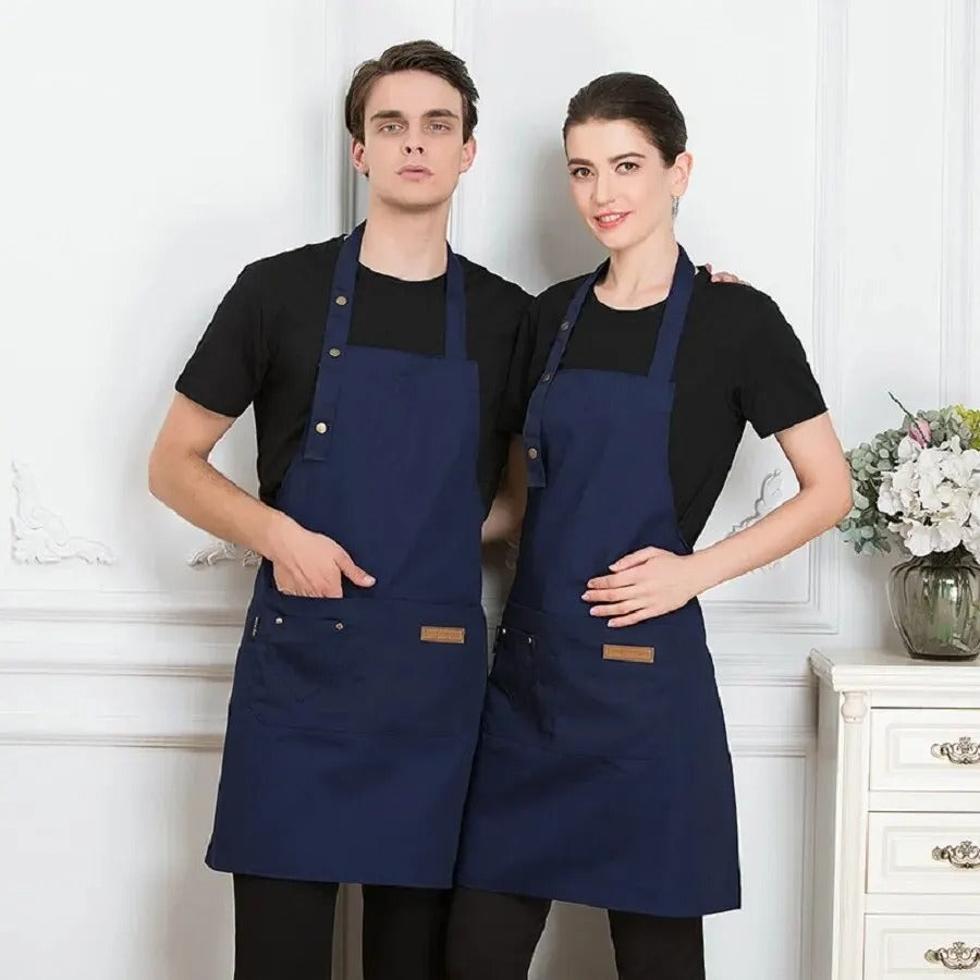 Nærbilde av materialet på det vanntette unisex kjøkkenforkleet, viser flekkavvisning.
