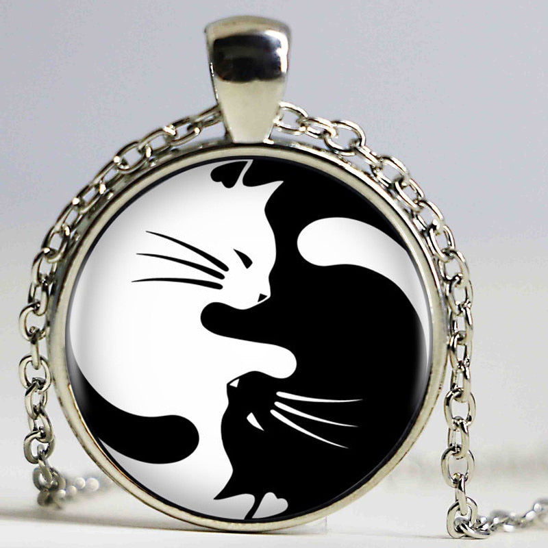 Rustfritt stål kattekjede, unisex design med yin yang symbol. Ideell gave til katteelskere.