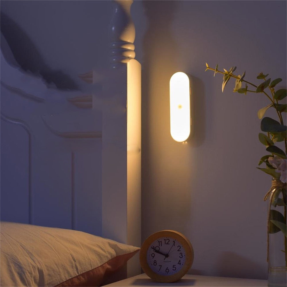 USB-oppladbar LED nattlampe med bevegelsessensor. Fleksibel, trådløs vegglampe for alle rom.
