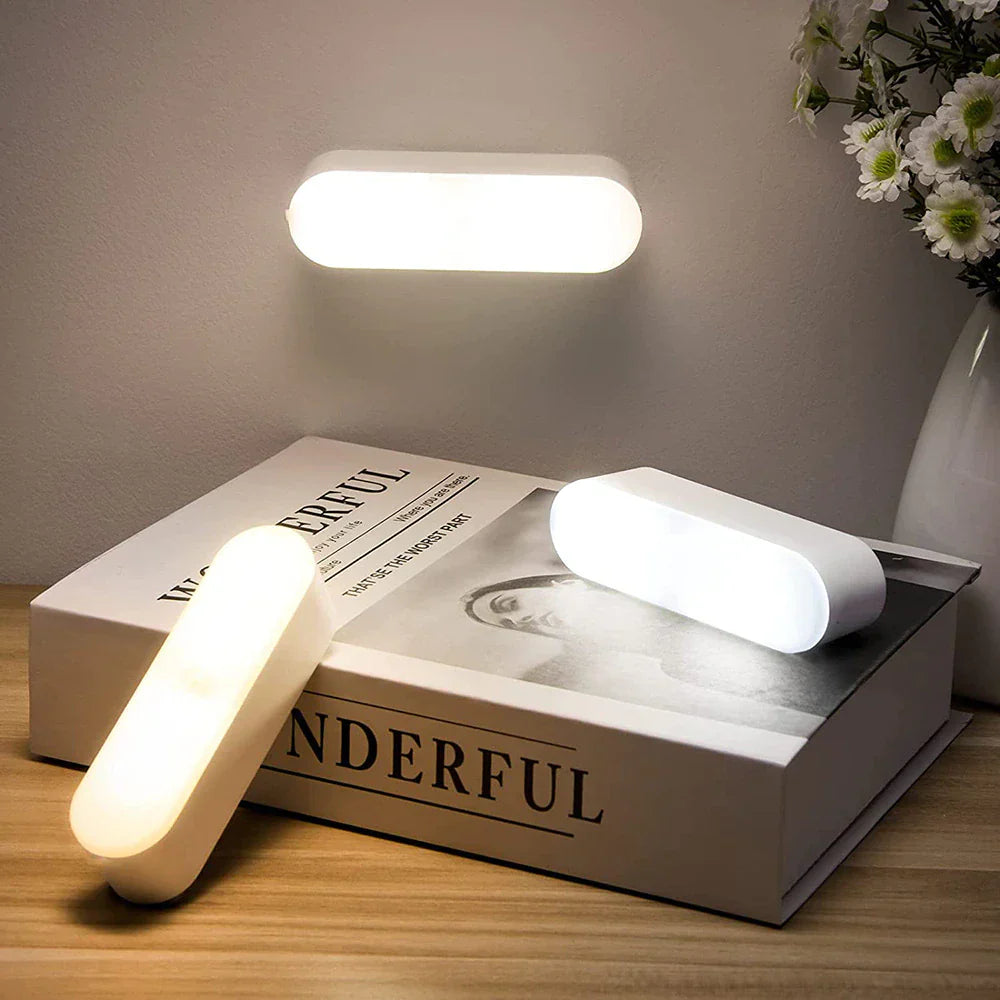 Kraftig LED sikkerhetslys med bevegelsessensor. USB-oppladbar, trådløs vegglampe for innendørs bruk.