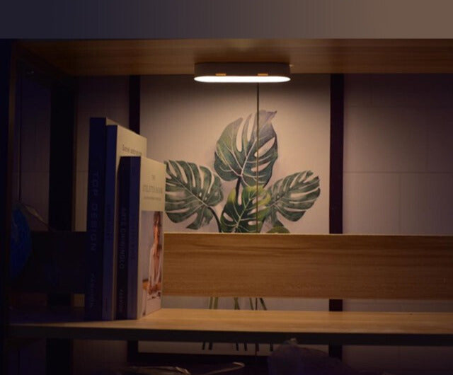 Slank trådløs LED vegglampe. Bevegelsessensor for automatisk lys, USB-oppladbar for lang batteritid.