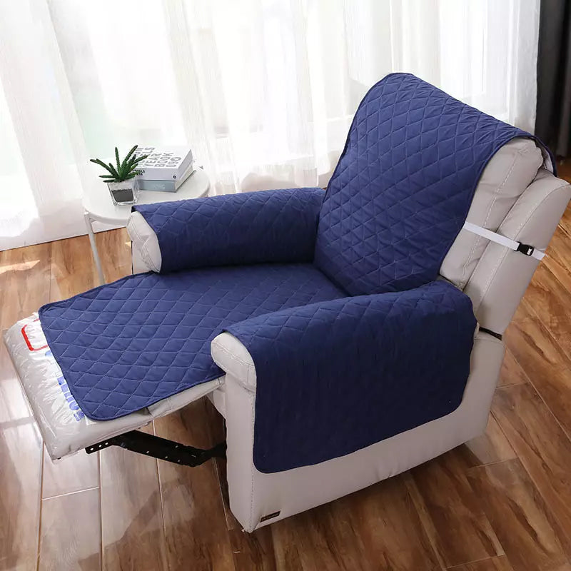 Universelt hvilestoltrekk i myk polyester, beskytter møbler og gir komfort i stuen.
