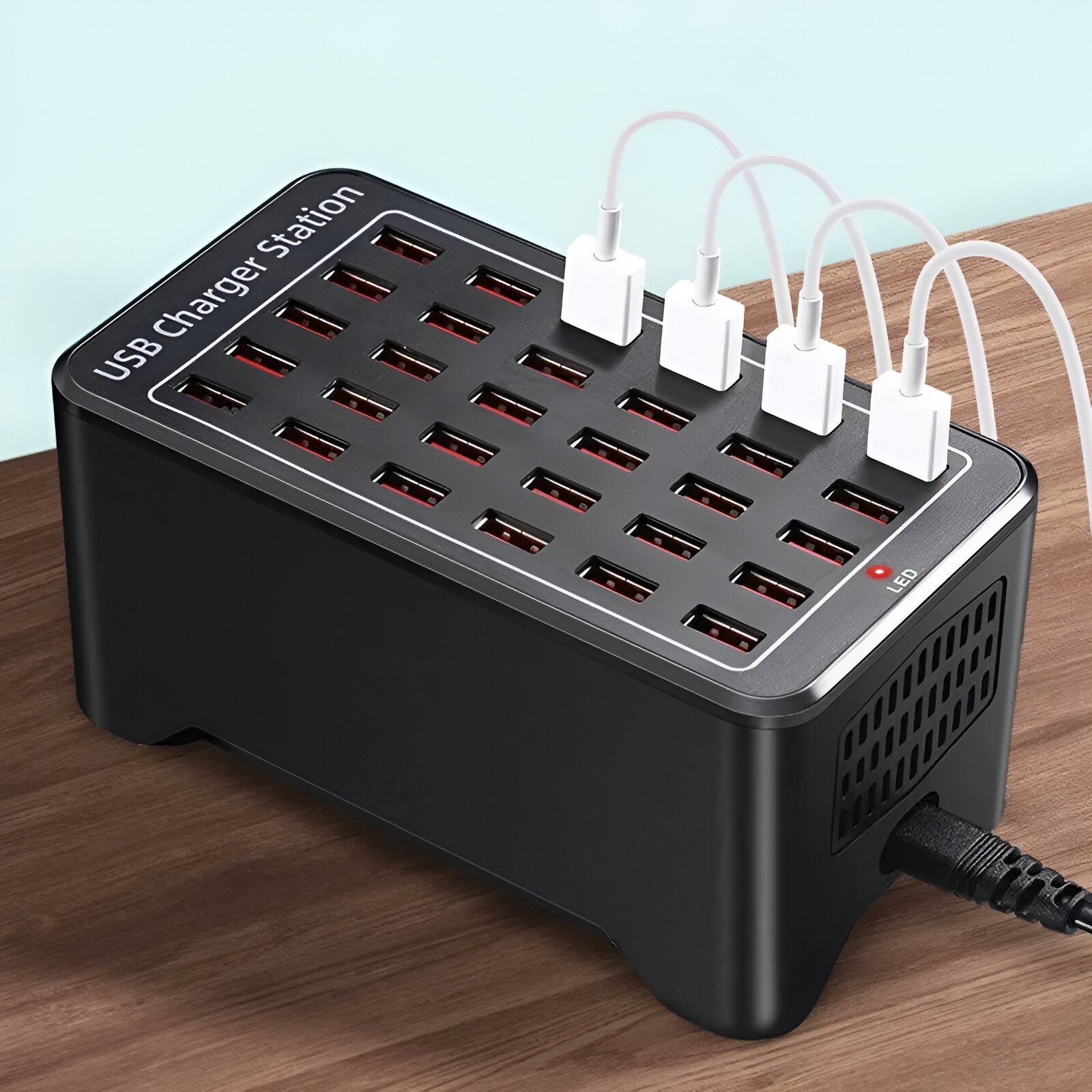 Frontvisning av USB-ladestasjon med 30 porter og merking, ideell for hjem/kontor