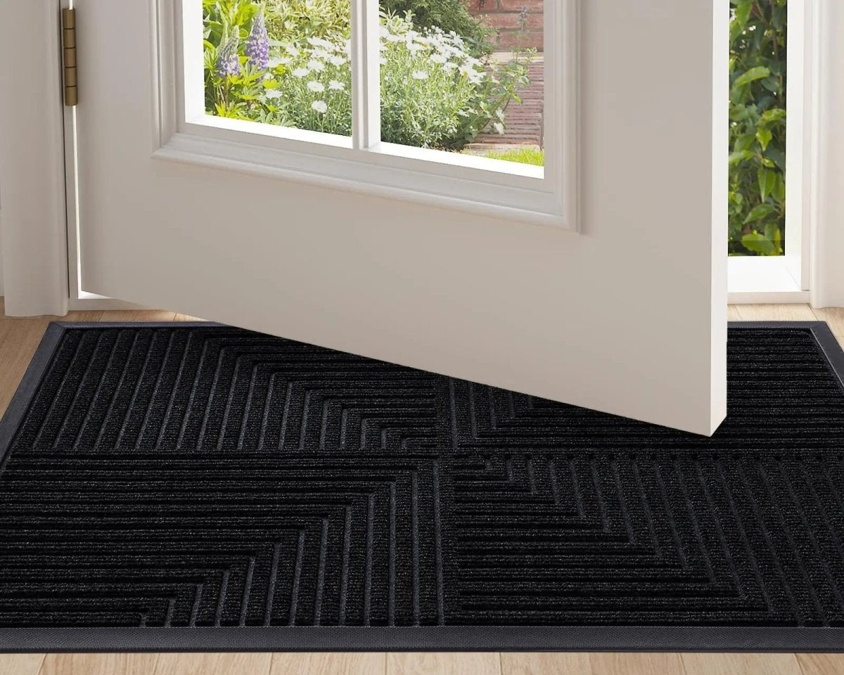 Slitesterk utendørs gulvmatte med stripete design, vanntett og enkel å rengjøre.