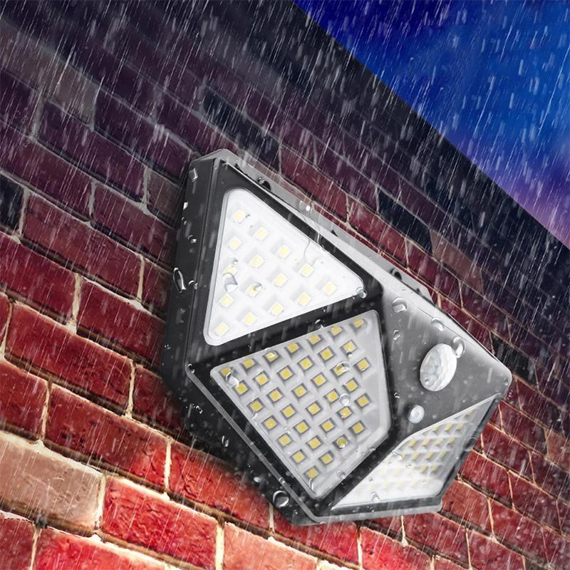 Enkel montering av kraftig 100 LED solcellelampe for utendørs bruk med bevegelsessensor.