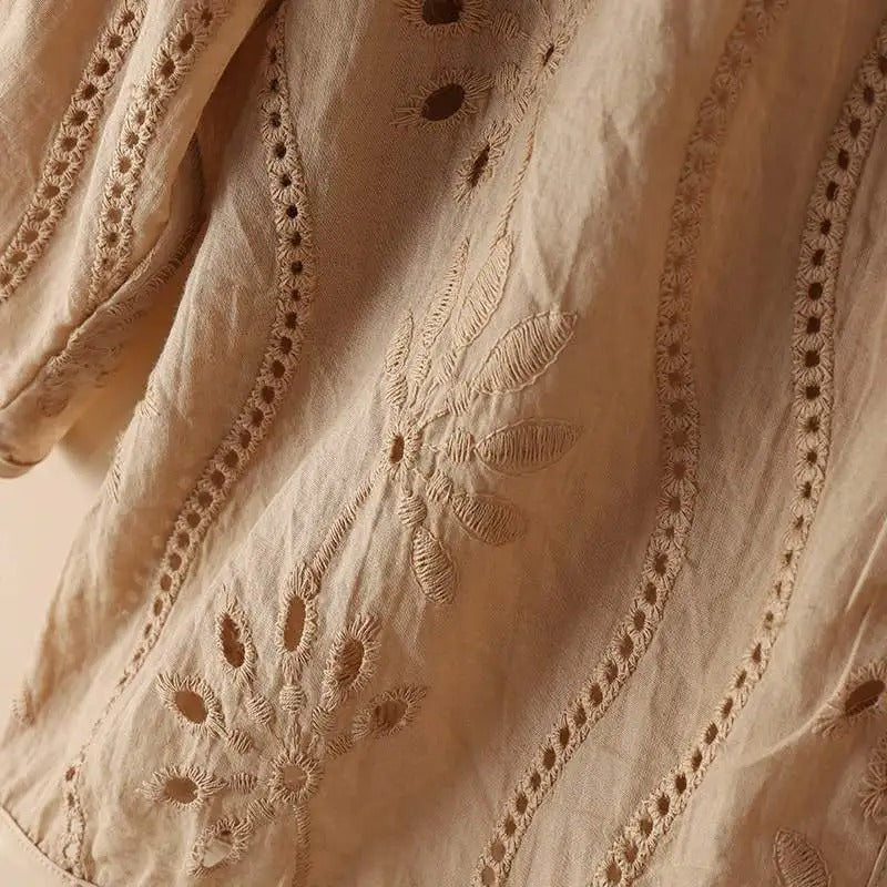 Ermeløs brodert vest for kvinner, utskåret design for en elegant og luftig sommerstil.