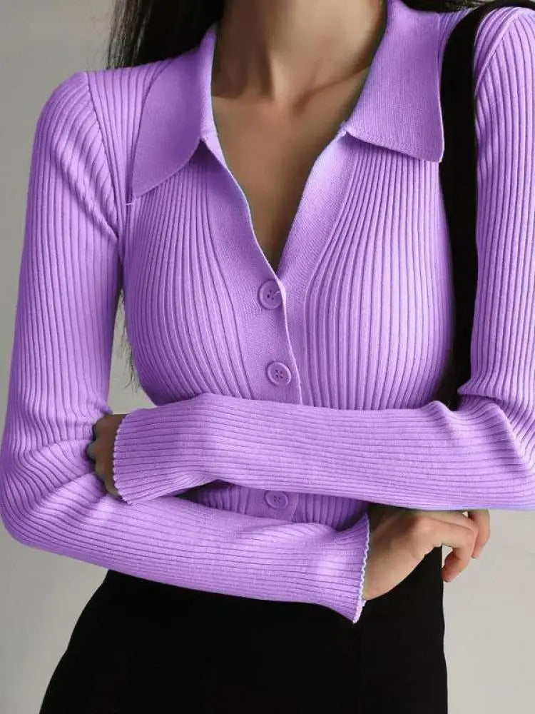 V-hals cardigan for dame, egnet for både kontoret og fritidsbruk.