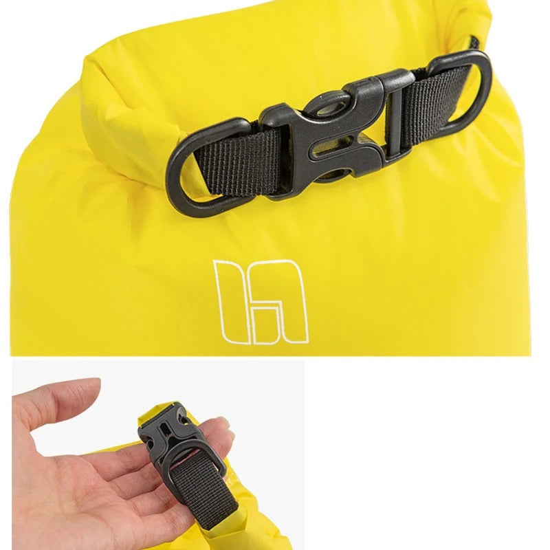 Allsidig unisex tørrsekk for vannsport og camping, med praktisk bærehåndtak.