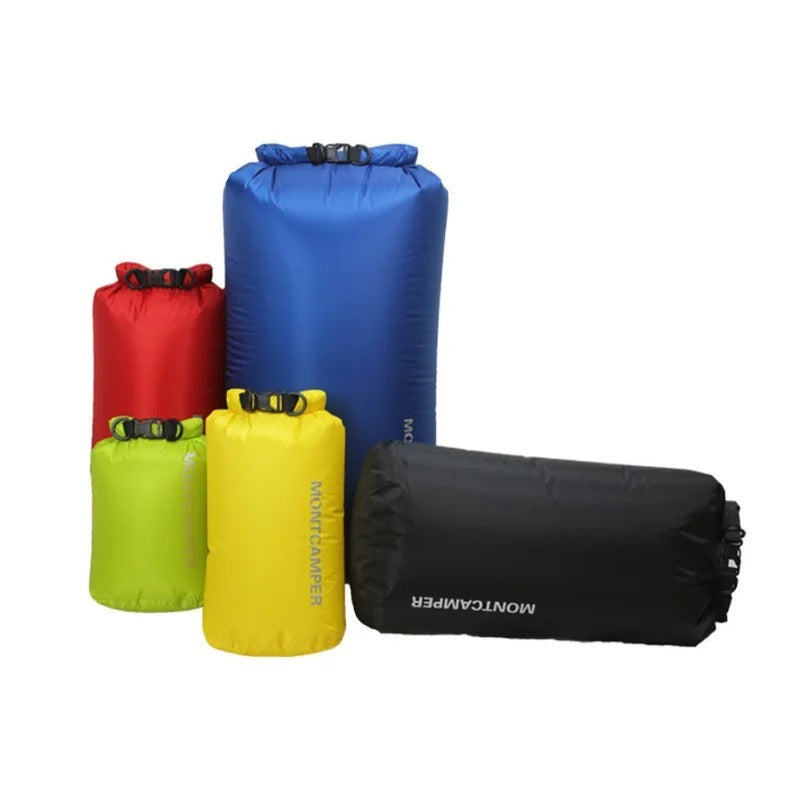 Slitesterk unisex tørrsekk, ideell for camping, fotturer og reiseutstyr.