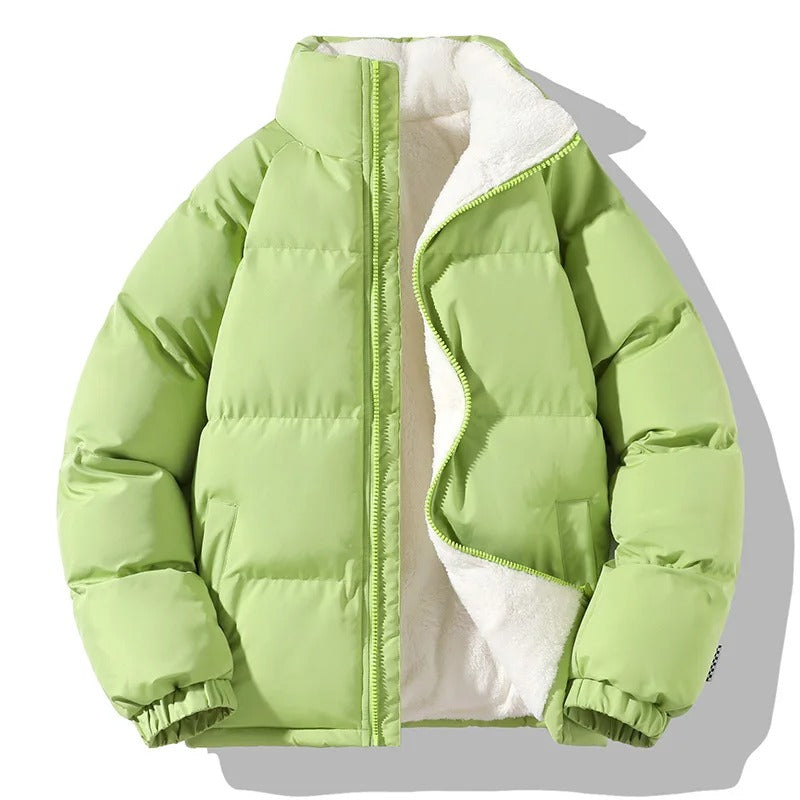Herre glidelåsjakke med høy krage i ensfarget design, varm og stilfull for vinterens herremote.
