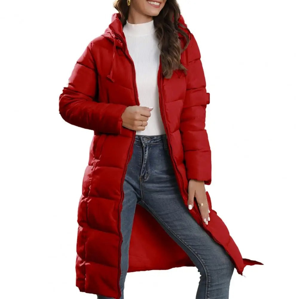 Lang vinterparka for kvinner med hette. Varm jakke, perfekt som yttertøy i casual stil.