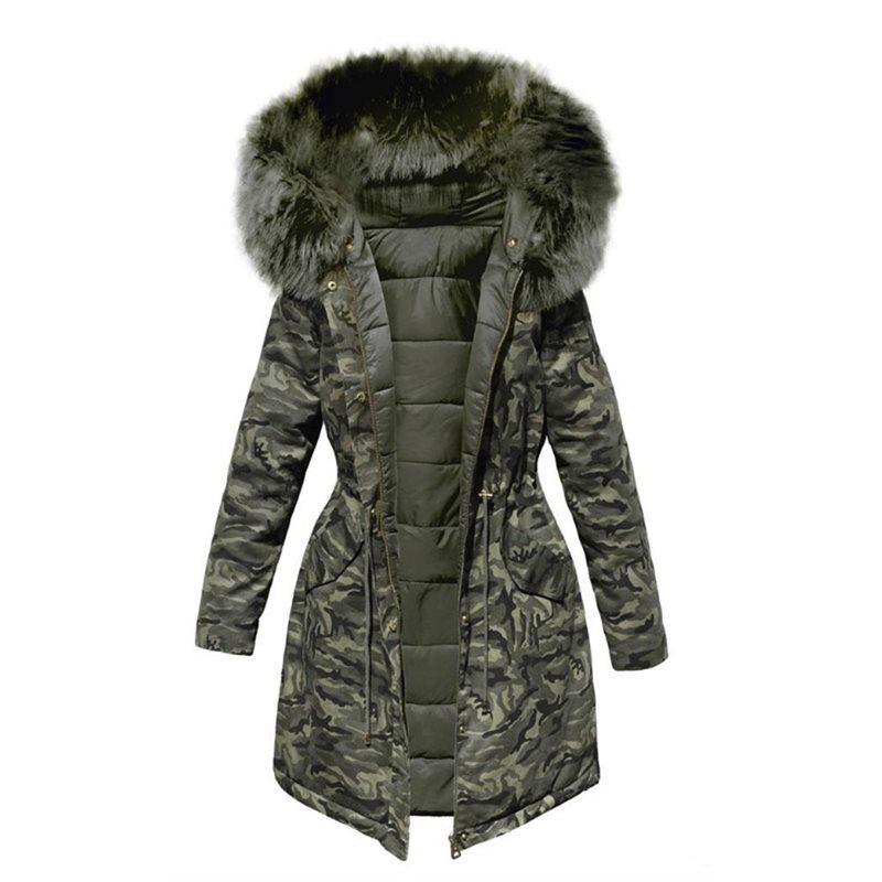 Trendy kamuflasje vinterjakke for kvinner. Varm og komfortabel parkas med snøring for en flatterende passform.
