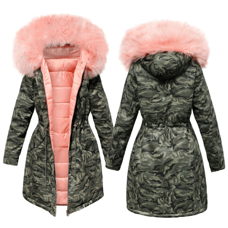 Stilig kamuflasje parkas for kvinner. Varm yttertøy med fuskepels, ideell for kaldt vær og vintermote.