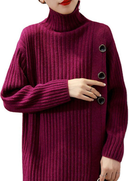 Stilren damegenser med høy hals (turtleneck), løs passform for en avslappet, men elegant look om vinteren.