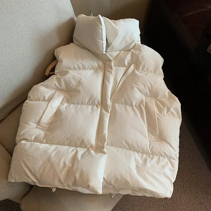 Casual polstret vest for kvinner. Myk, varm vintervest med glidelås, ideell for fritid.