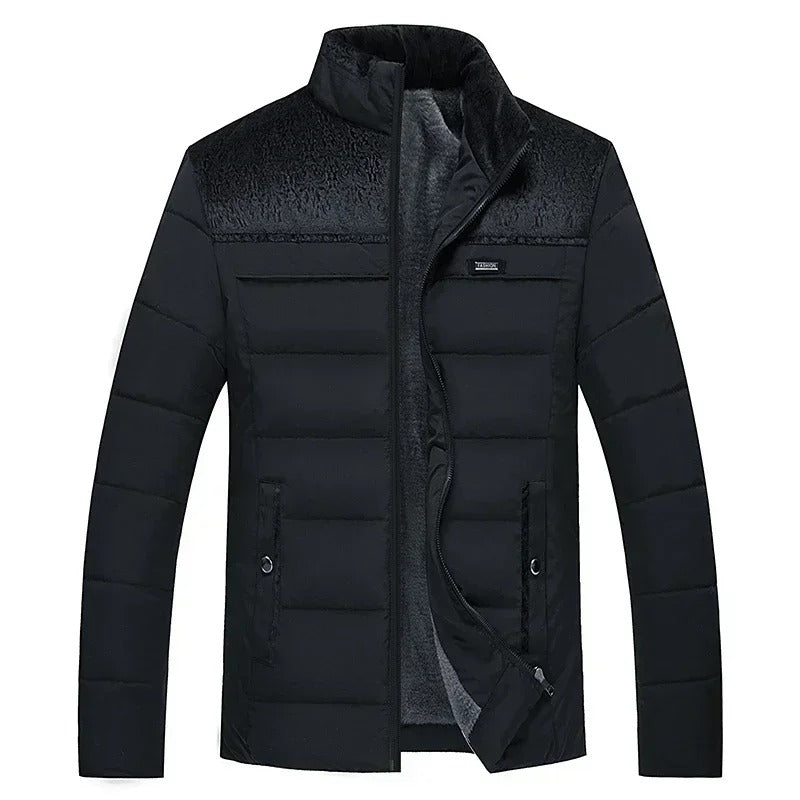 Varm vinterparka for menn, front, i mørkeblått. Robust og stilfull ytterjakke perfekt for norsk vinter.