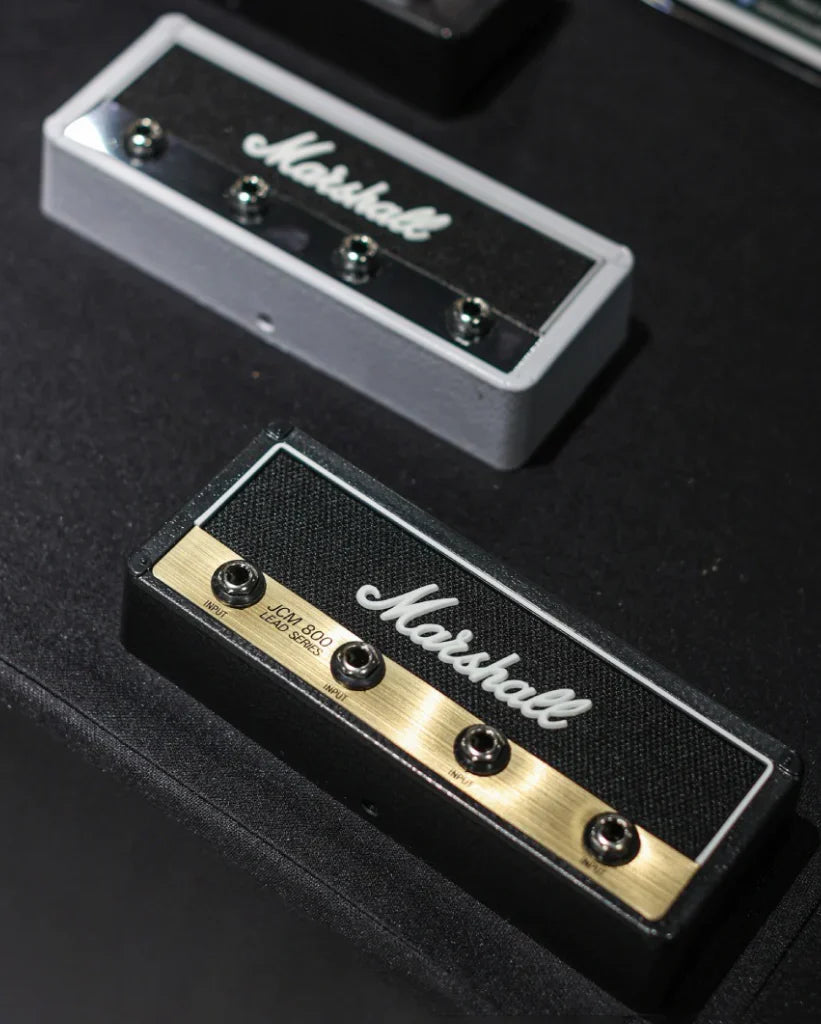 Kult gadget: Nøkkelholder som likner en miniatyr gitarforsterker. Organiser hjemmet med stil.