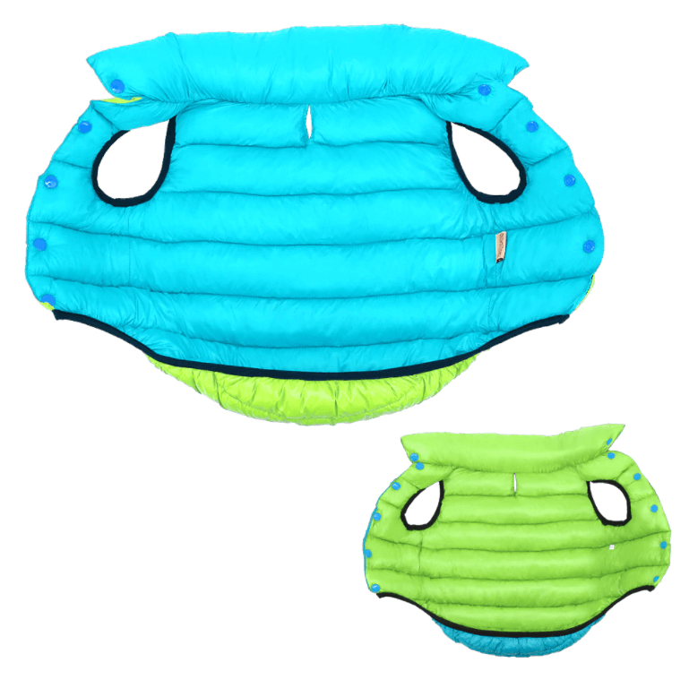 Vendbar hundejakke: solid utside og varm fleece innside. Vindtett og vanntett for kalde dager.