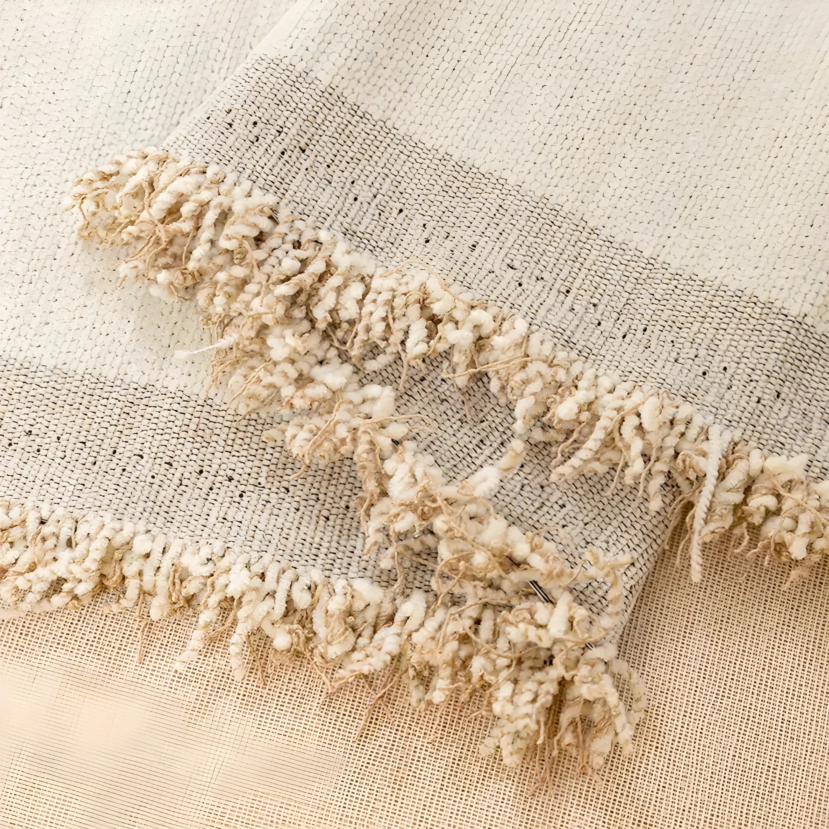 Vendbart sofatrekk i dobbeltsidig farge, gir fleksibel stil og robust møbelbeskyttelse for sofaen.