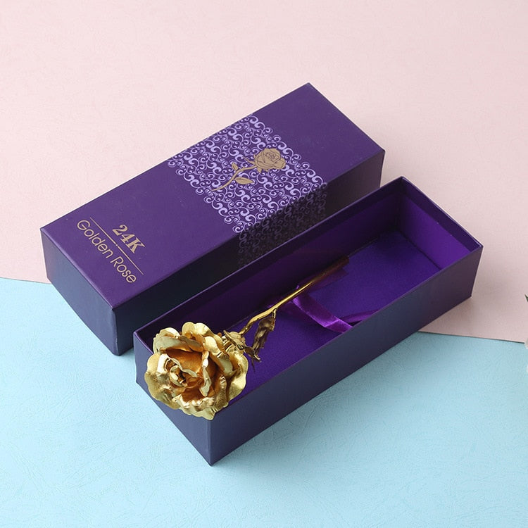 Forgylt rose med detaljer, elegant dekorasjon for spesielle anledninger