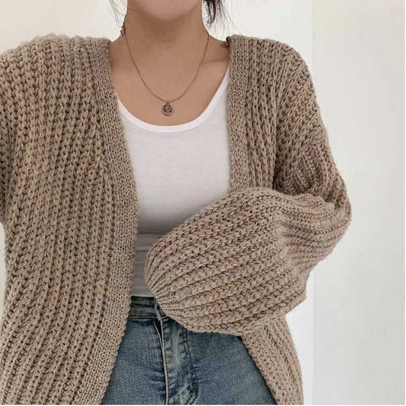 Unik vintage cardigan, med iøynefallende lyktermer. Gir kvinner en tidløs, komfortabel stil.