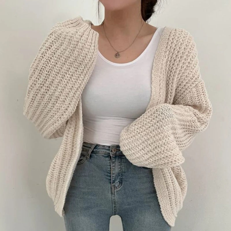 Løs og behagelig cardigan for kvinner, med trendy lyktermer. Perfekt for lagvis hverdagsbruk.