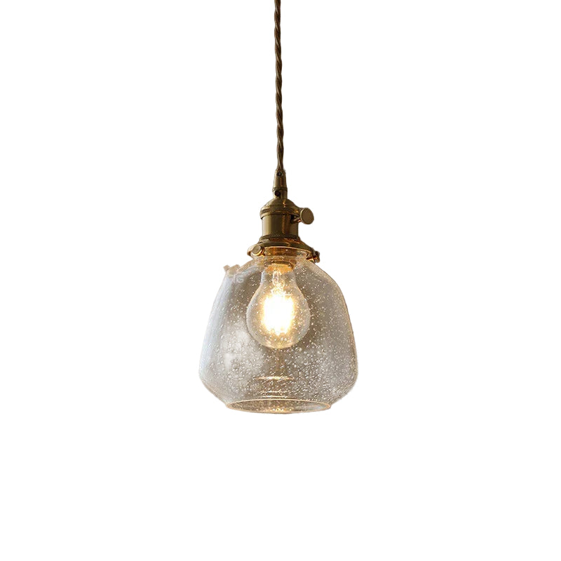 Vintage hengelampe i metall, perfekt for retro interiør og stemningsfull belysning.