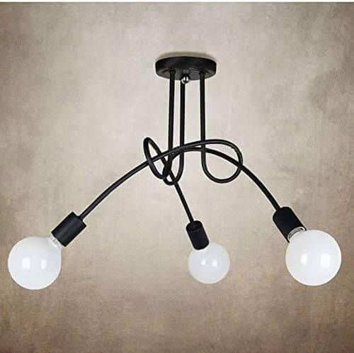 Taklampe med industriell stil, vintage metallramme gir varm belysning i moderne eller retro interiør.