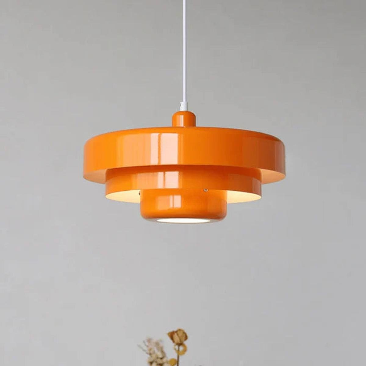 Moderne LED-pendellampe med vintage preg, gir justerbart stemningslys for koselig belysning i ethvert rom.