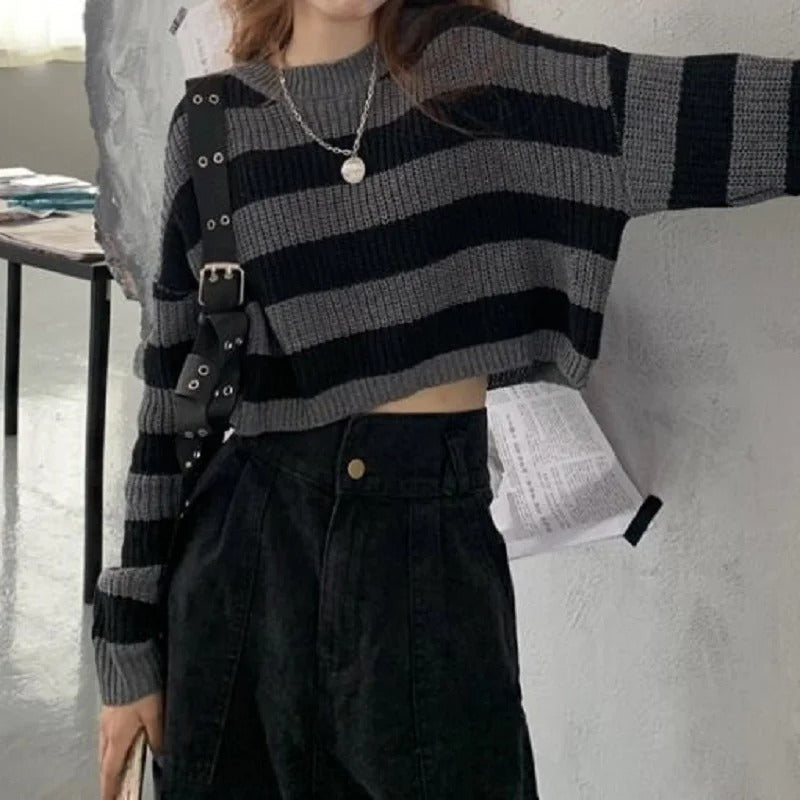 Kvinner vintage genser, oversized og langermet, med o-hals. Myk og casual stil, perfekt for avslappet komfort.