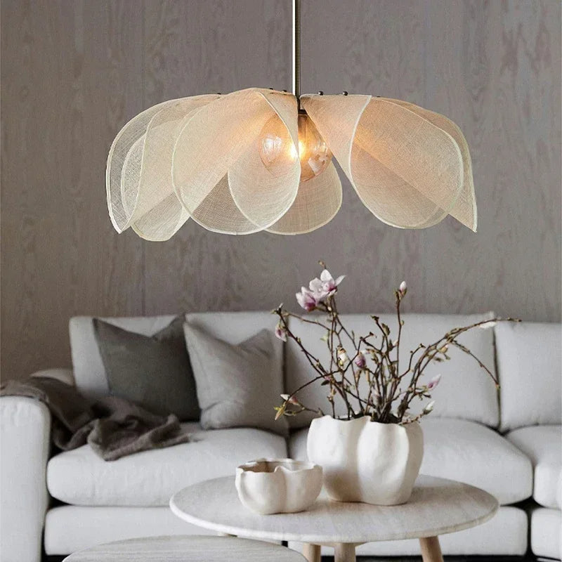 Designlampe: Rosa vintage taklampe, justerbar høyde. Elegant belysning for stue, soverom og moderne innredning.
