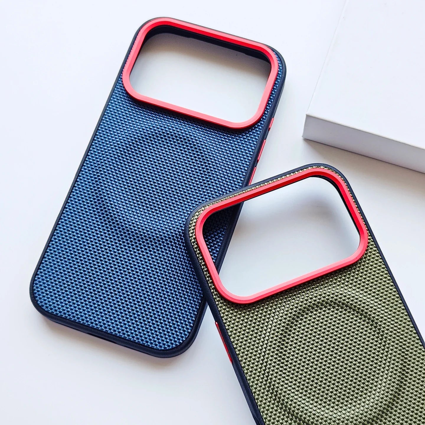 Vintage telefondeksel i ekte skinn for iPhone 17, kombinerer stil og funksjon.