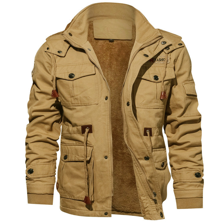 Nahaufnahme einer robusten Herren Winterjacke, gefüttert und wasserabweisend, für den Winter.