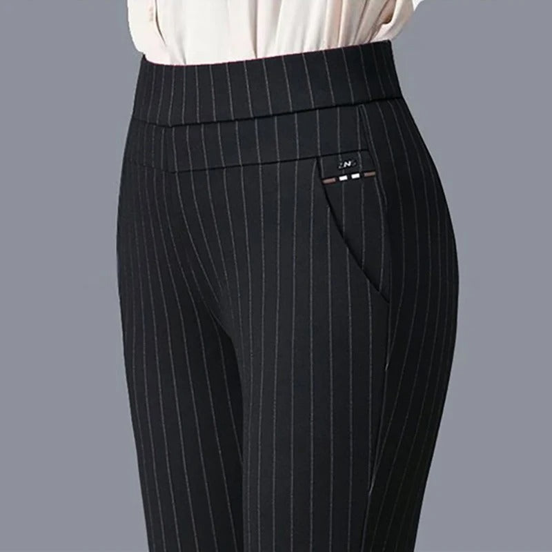 Bequeme Stretch-Thermohose für Damen in Schwarz, eng geschnitten und warm für kalte Wintertage.