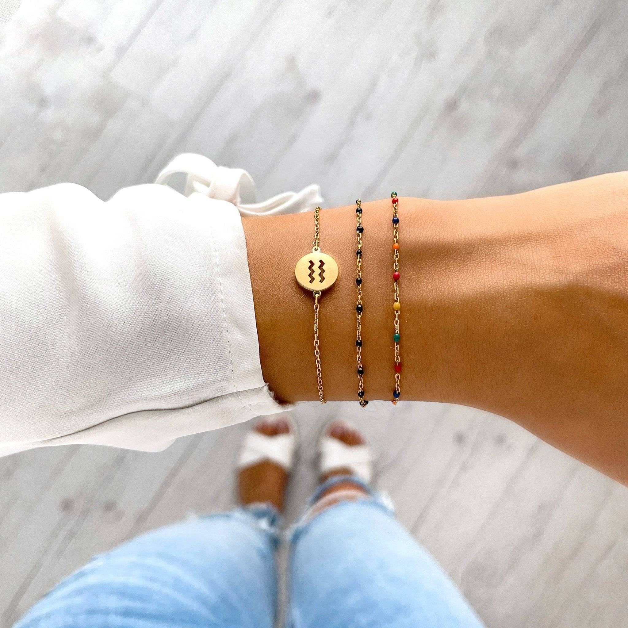Elegant justerbart armbånd for kvinner med astrologisk stjernetegn, gullbelagt.